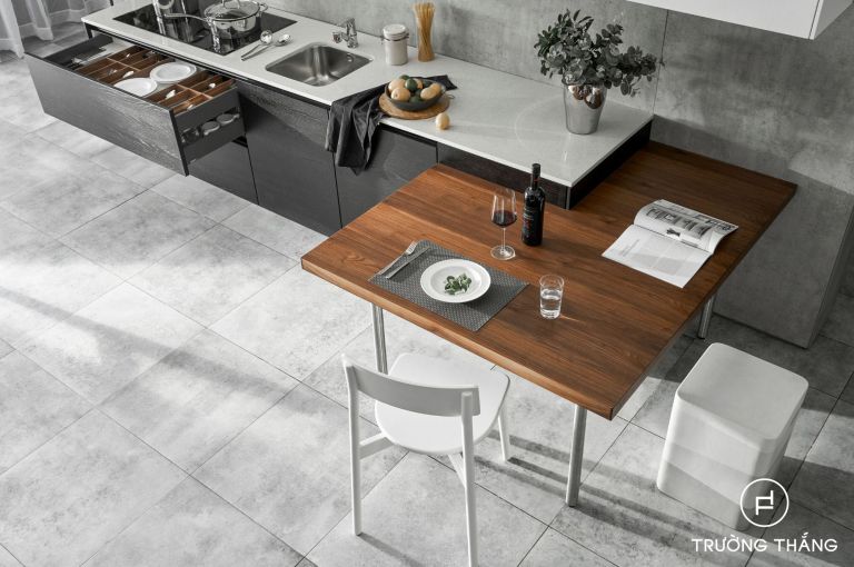 應該選擇帶桃條的木質廚柜還是單獨的木質廚柜？